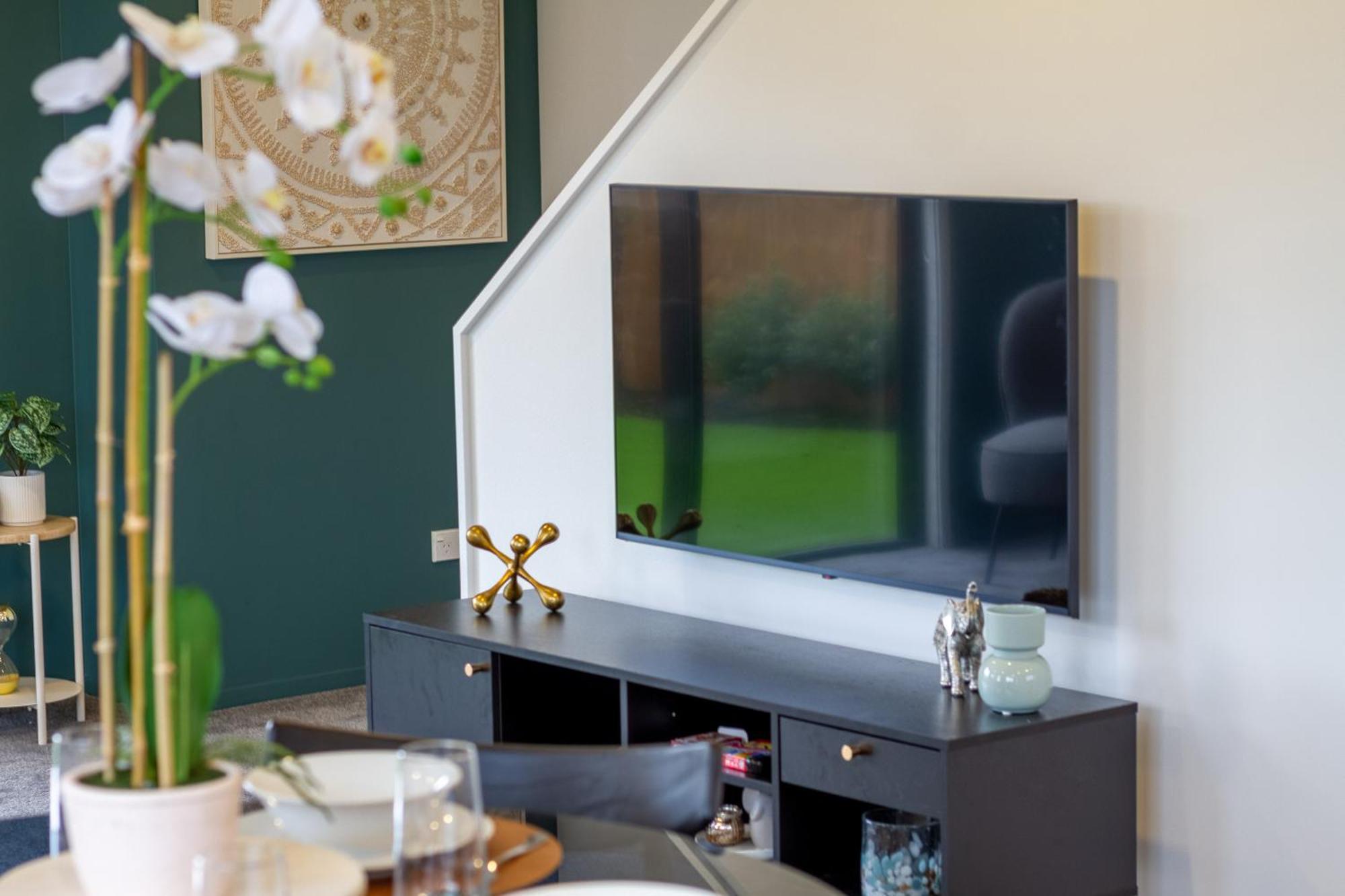 Serene Living 2 Bed With Carpark ไครสต์เชิร์ช ภายนอก รูปภาพ