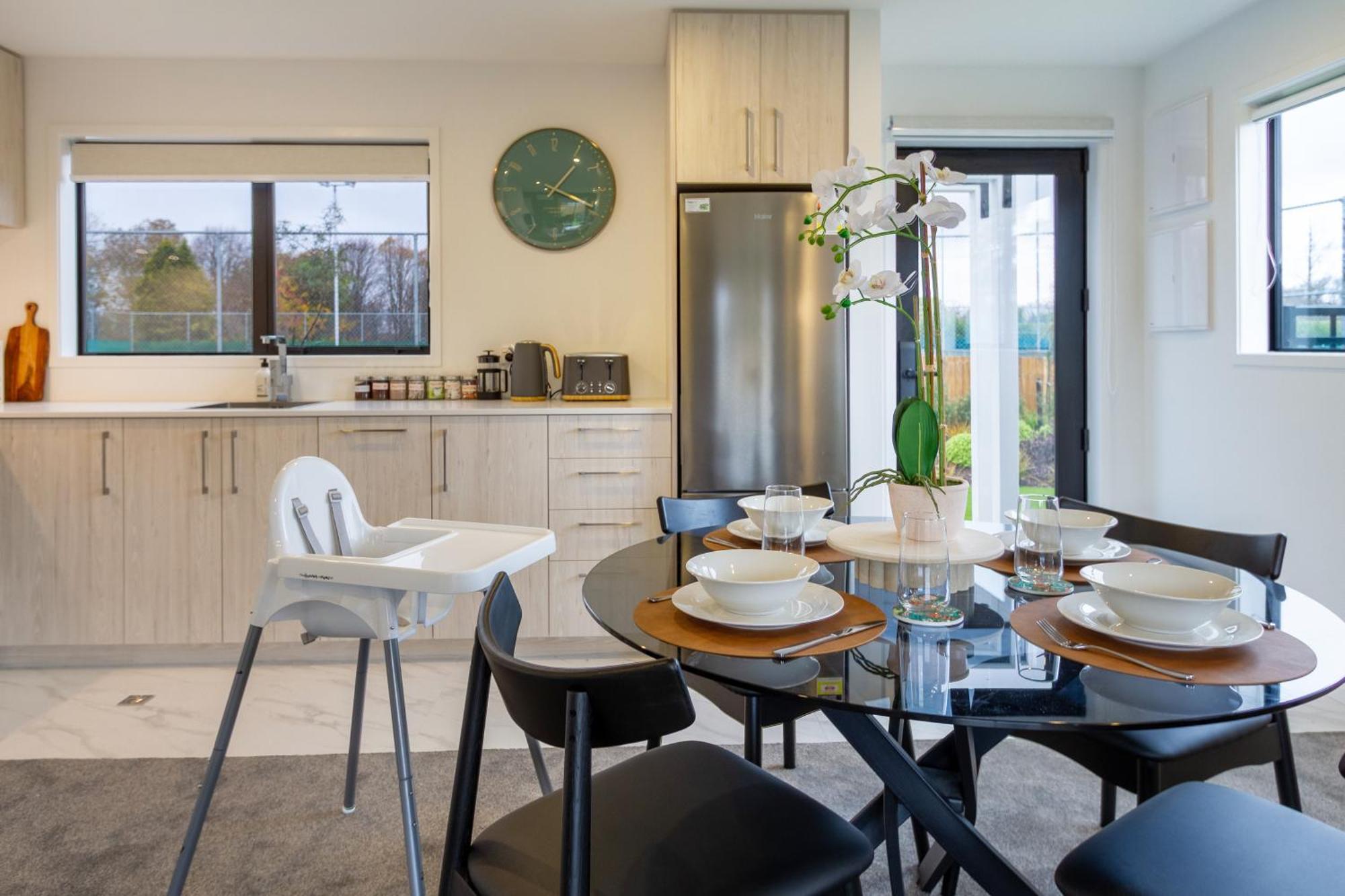 Serene Living 2 Bed With Carpark ไครสต์เชิร์ช ภายนอก รูปภาพ