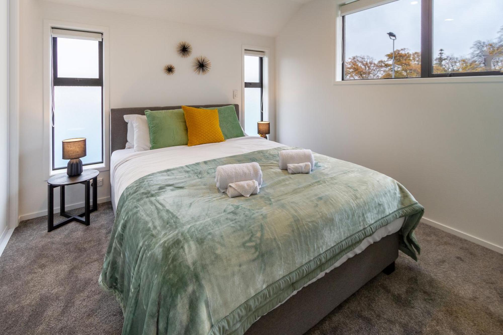 Serene Living 2 Bed With Carpark ไครสต์เชิร์ช ภายนอก รูปภาพ