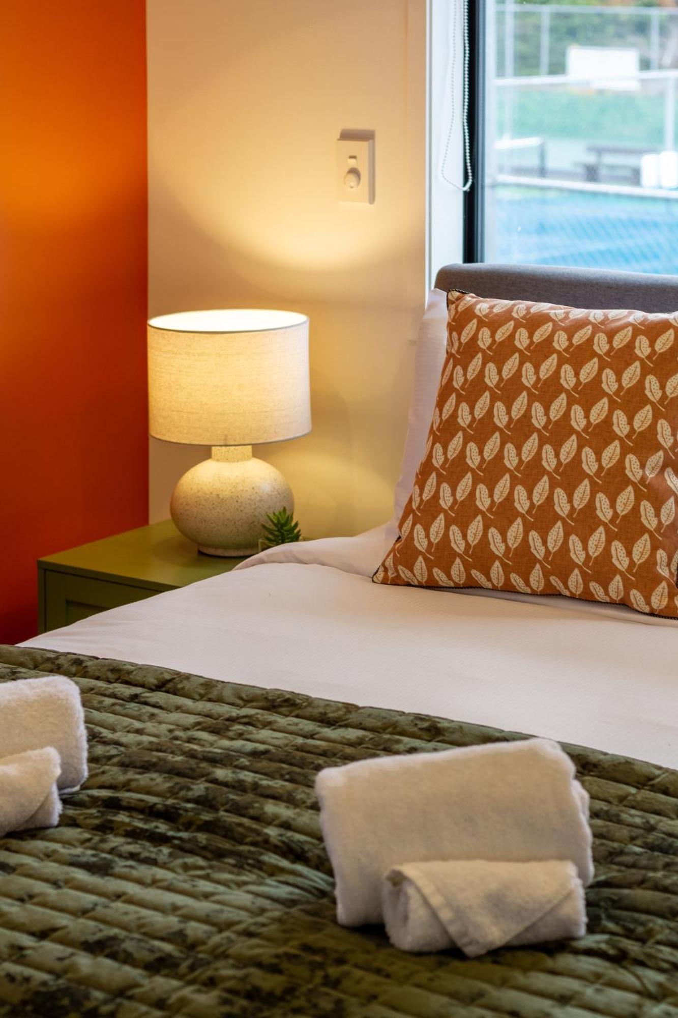 Serene Living 2 Bed With Carpark ไครสต์เชิร์ช ภายนอก รูปภาพ