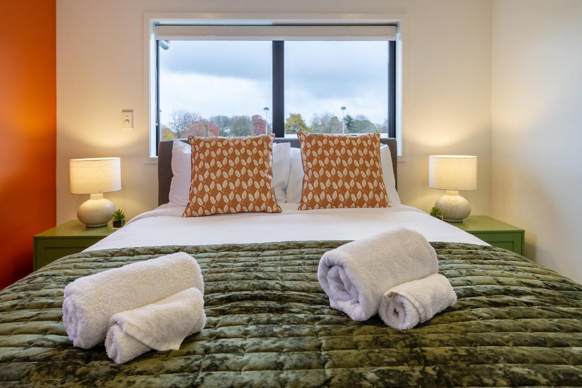 Serene Living 2 Bed With Carpark ไครสต์เชิร์ช ภายนอก รูปภาพ